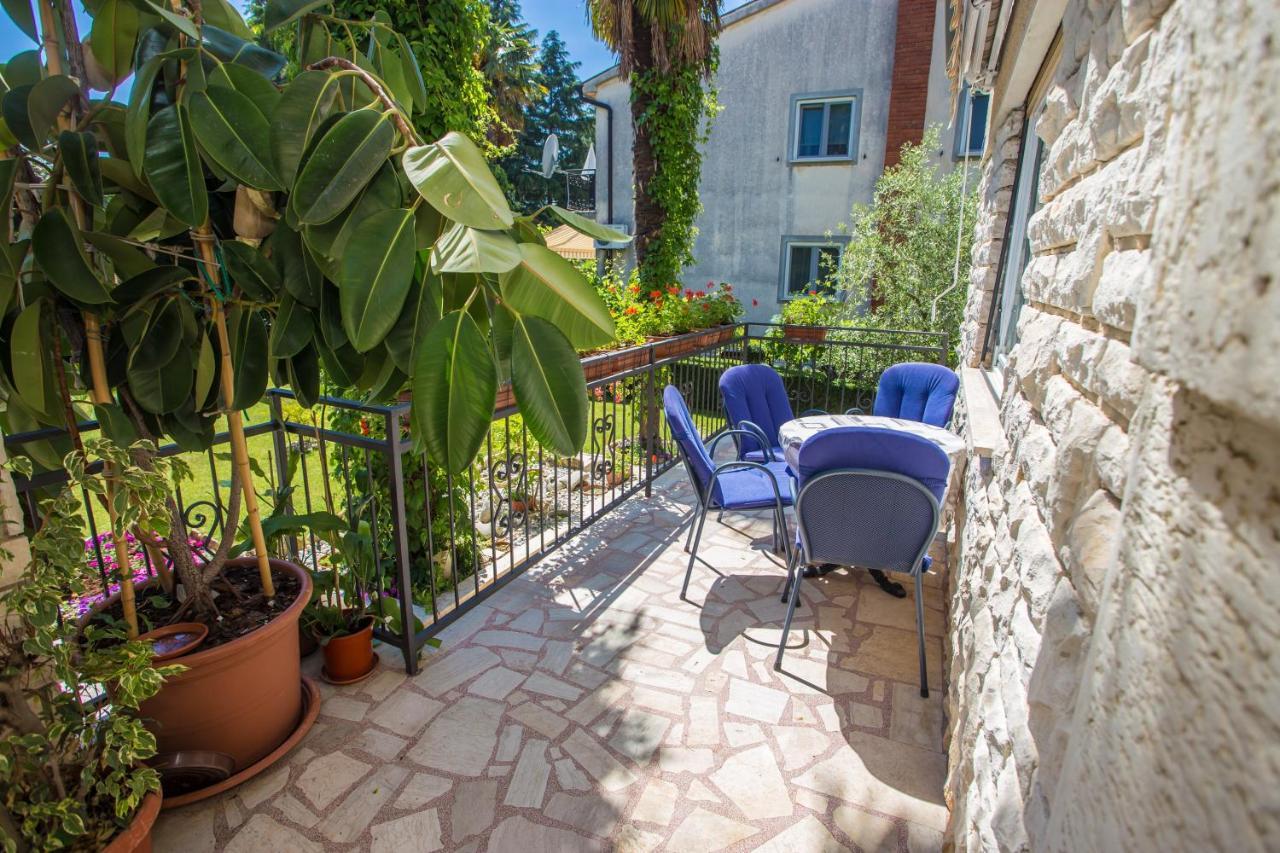 Garden View Apartment In Porec For 2 - 4 Persons Exterior foto